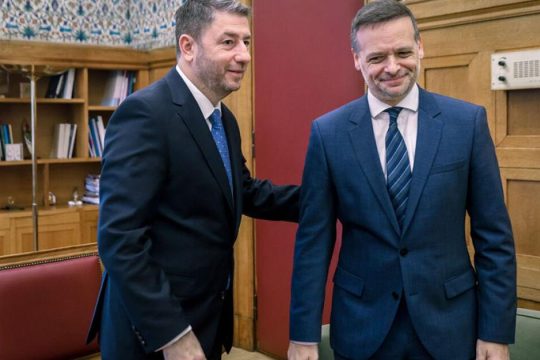 Προς το συνέδριο με ένταση και διαφωνίες